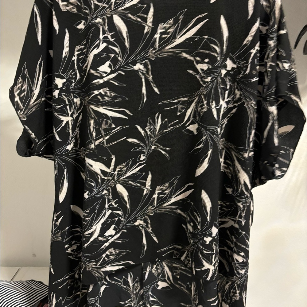 Chic Black and White Leaf Print Top